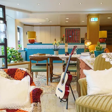 Tante Alma's Bonner Hotel